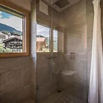 Breithorn Apartment, Eiger North Face View Апартаменти *