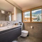 Breithorn Apartment, Eiger North Face View Апартаменти *