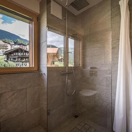 Breithorn Apartment, Eiger North Face View شقة *